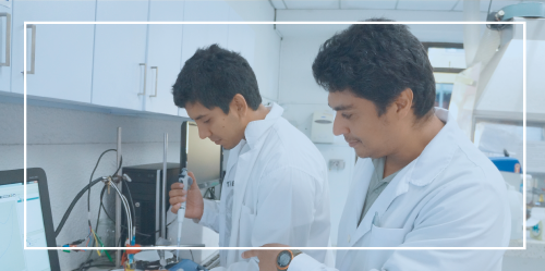 Imagen de estudiantes en laboratorio de Unibagué 