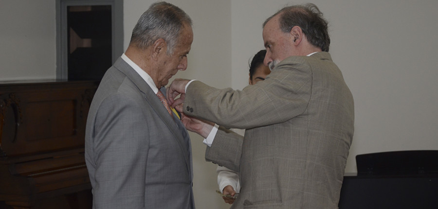 Un merecido homenaje rindió la Universidad de los Andes, con el apoyo de la Universidad de Ibagué, al doctor Eduardo Aldana Valdés: la imposición de la Medalla de Oro.