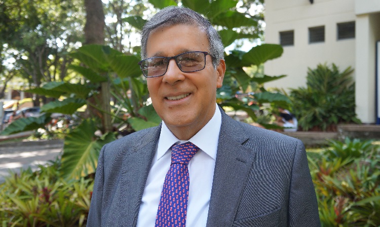 Hernando Hernández Quintero, docente de Unibagué, continúa visitando universidades del continente, dictando cátedras en los módulos concernientes al Derecho Penal Económico.