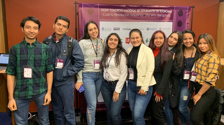Estudiantes participantes en Congreso Nacional de Economía 2019