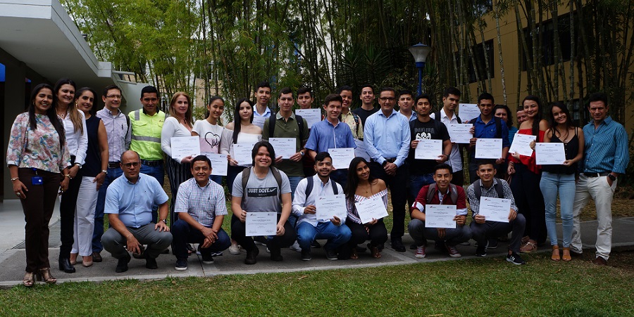 La Universidad de Ibagué entregó las becas Cemex del semestre 2019B a 25 estudiantes de ingenierías Civil, Industrial y Mecánica.