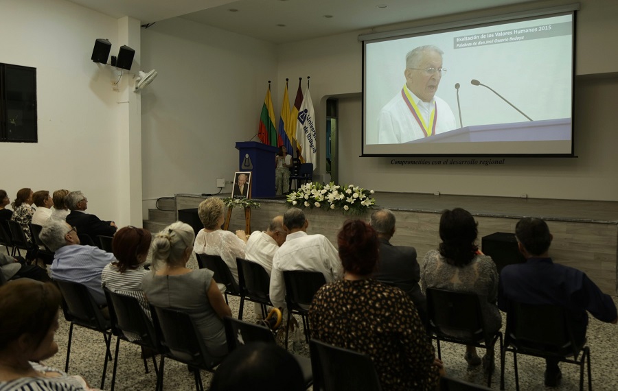 Homenaje a don José Ossorio Bedoya