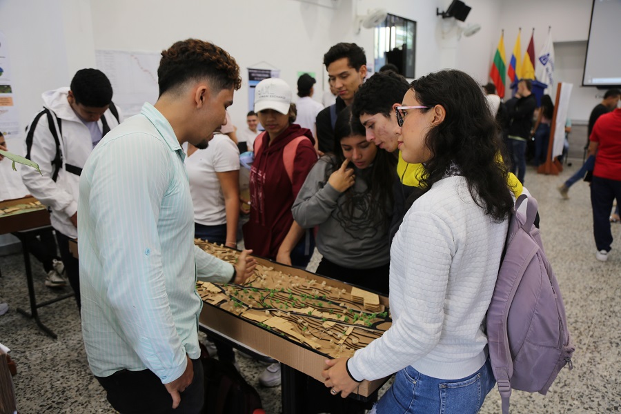 Concursos de Prototipos y Cerchas