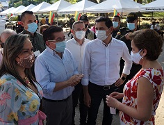 En su rápida visita a la Universidad de Ibagué, el ministro de Salud, Fernando Ruiz Gómez, destacó el papel que cumple la institución dentro de la estrategia de vacunación masiva contra la Covid-19.
